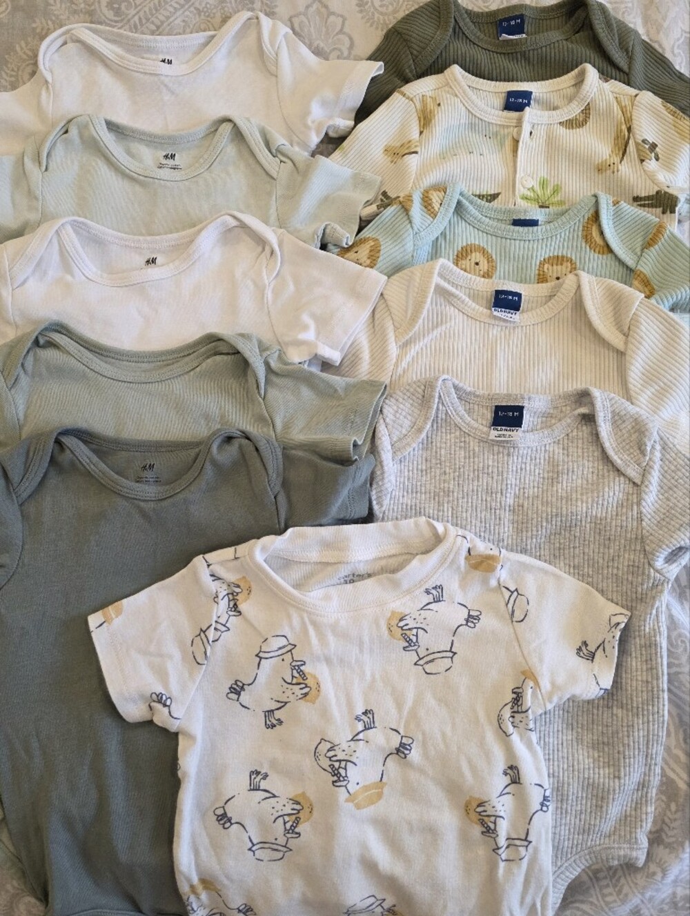 Set Of 11 Bodysuits 12-18mths H&M, Old Navy And Carters